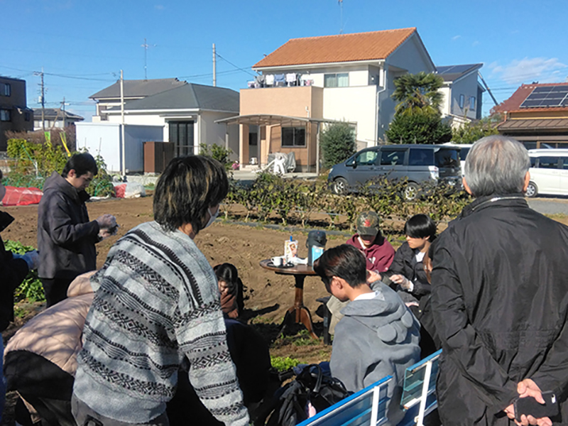 農福連携小農活動　センター埼玉　ふじみ野そらまめ　利用者が畑作業もできるデイサービス、埼玉大生が見学・体験